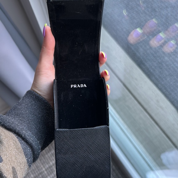 Prada sunglasses SPR25L gently used - Picture 8 of 8